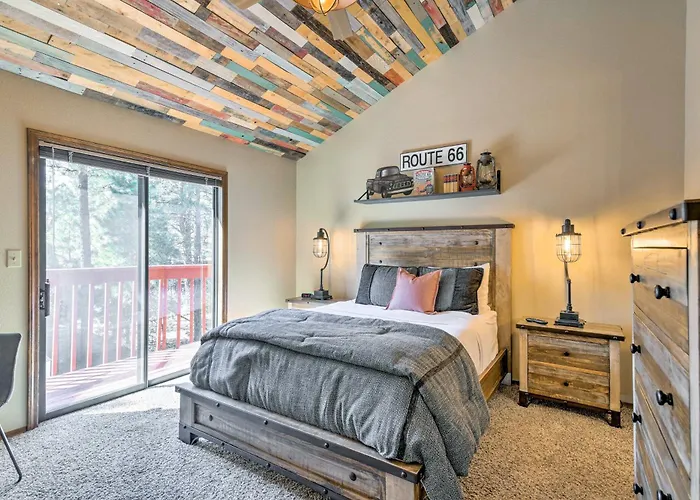Wooded Retreat W/ Deck: 4 Mi To Downtown *