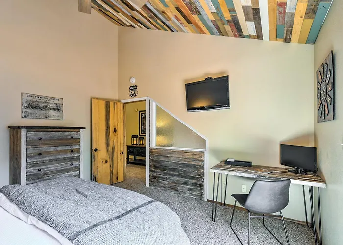 Wooded Retreat W/ Deck: 4 Mi To Downtown Ferienhaus