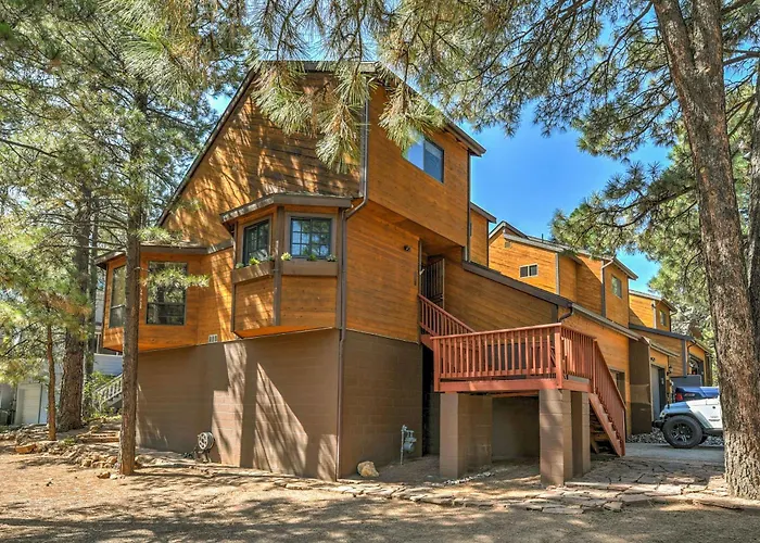 Hébergement de vacances Wooded Retreat W/ Deck: 4 Mi To Downtown *