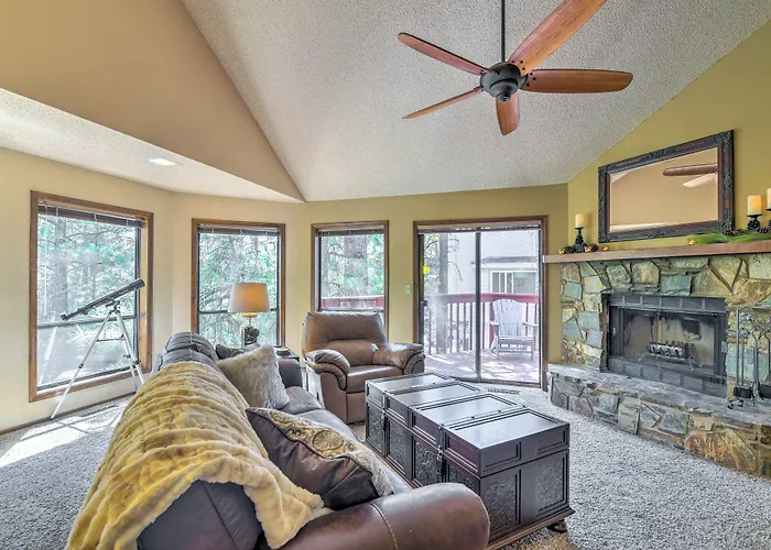 Wooded Retreat W/ Deck: 4 Mi To Downtown Ferienhaus