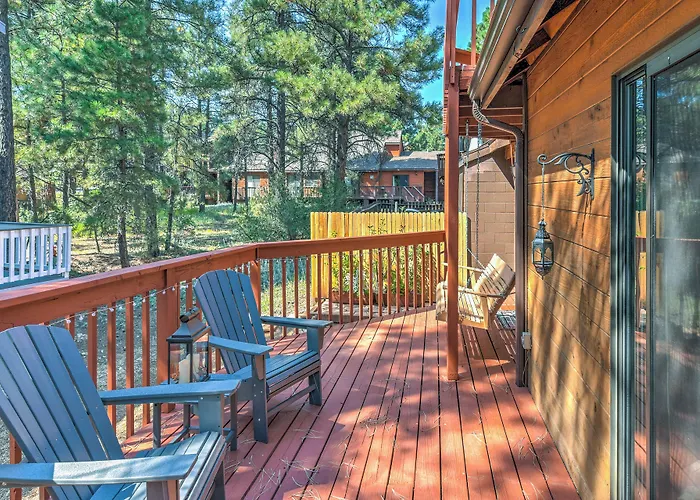 Hébergement de vacances Wooded Retreat W/ Deck: 4 Mi To Downtown