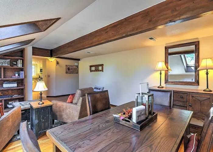 Wooded Retreat W/ Deck: 4 Mi To Downtown Hébergement de vacances *